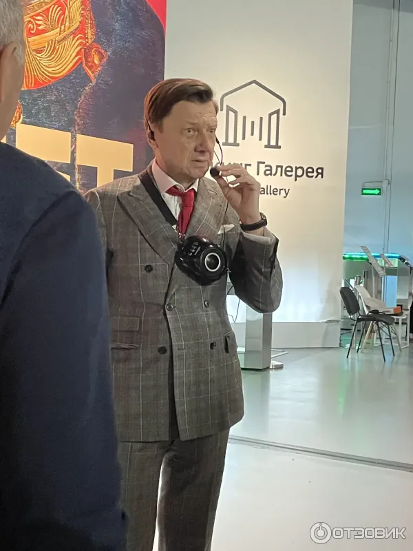 Наш экскурсовод... кандидат искусствоведения, заведующий кафедрой истории искусств и гуманитарных наук Кирилл Гаврилин