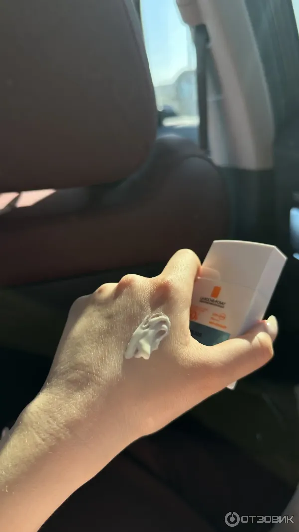 Легкий солнцезащитный флюид для лица La Roche-Posay Anthelios Uvair SPF50PA фото