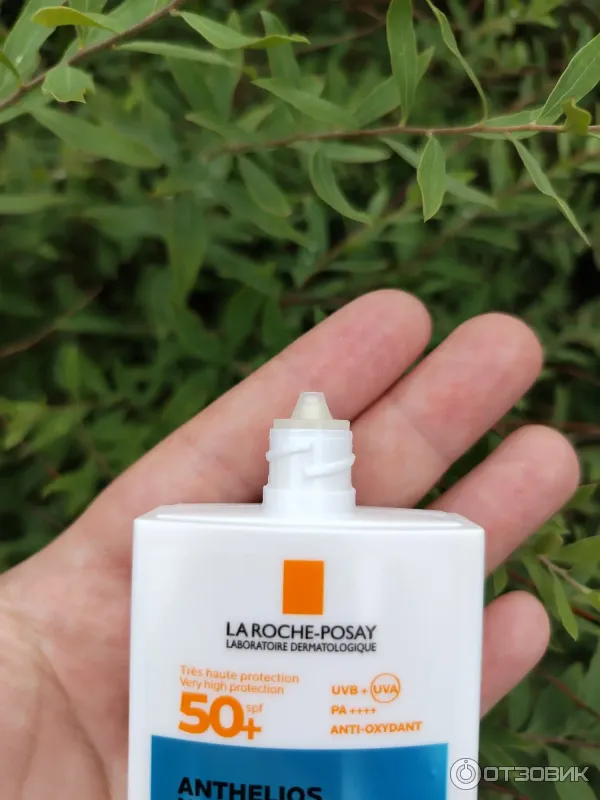 Легкий солнцезащитный флюид для лица La Roche-Posay Anthelios Uvair SPF50PA фото