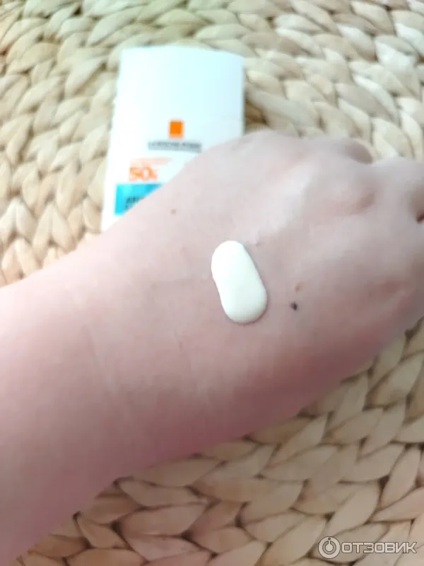Легкий солнцезащитный флюид для лица La Roche-Posay Anthelios Uvair SPF50PA фото