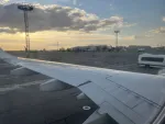 Самолет Embraer ERJ-190 фото