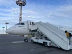 Самолет Embraer ERJ-190 фото