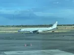 Самолет Embraer ERJ-190 фото