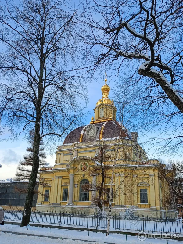 Скульптура в Петропавловской крепости на Заячьем острове (Россия, Санкт-Петербург) фото