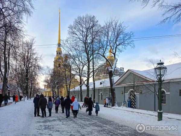 Скульптура в Петропавловской крепости на Заячьем острове (Россия, Санкт-Петербург) фото