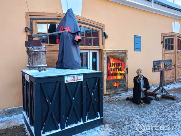 Скульптура в Петропавловской крепости на Заячьем острове (Россия, Санкт-Петербург) фото