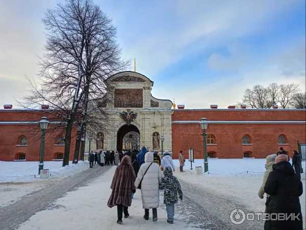 Скульптура в Петропавловской крепости на Заячьем острове (Россия, Санкт-Петербург) фото