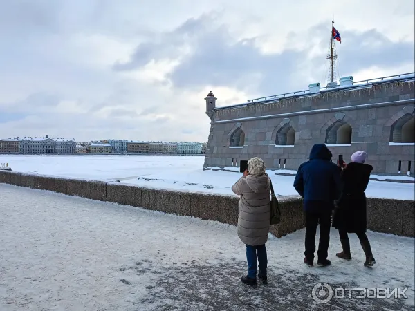Скульптура в Петропавловской крепости на Заячьем острове (Россия, Санкт-Петербург) фото