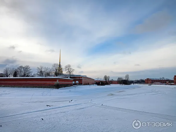Скульптура в Петропавловской крепости на Заячьем острове (Россия, Санкт-Петербург) фото