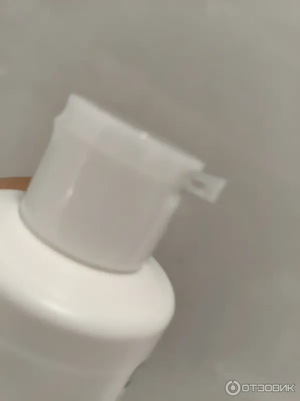 Шампунь Vichy Dercos против перхоти для чувствительной кожи головы фото