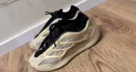 Кроссовки Adidas Yeezy Boost 700 фото